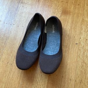 Brand new Allbirds Tree Breezers flats in brown